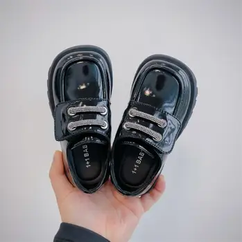 Primavera 2023 Novos Sapatos de Crianças Meninos' Moda Bonito Feijão Sapatos de Estilo Britânico Fivela de Metal de Meninas, Sapatos de Couro Tamanho 26-37
